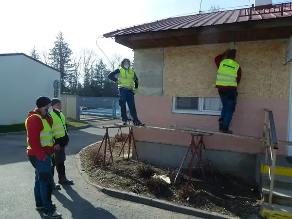 Realizace zateplení fasády admin.budovy Kladno — fotografie 4