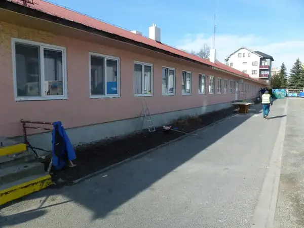 Realizace zateplení fasády admin.budovy Kladno — fotografie 5