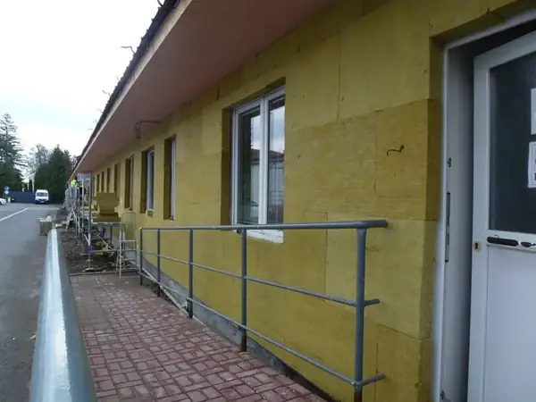 Realizace zateplení fasády admin.budovy Kladno — fotografie 8