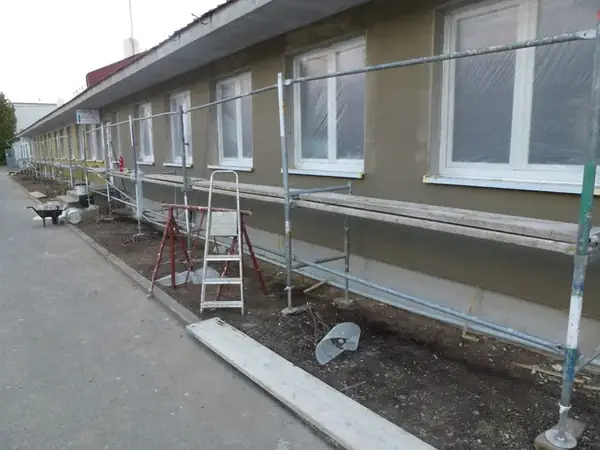 Realizace zateplení fasády admin.budovy Kladno — fotografie 12
