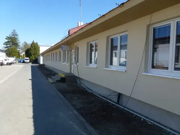 Realizace zateplení fasády admin.budovy Kladno — fotografie 14