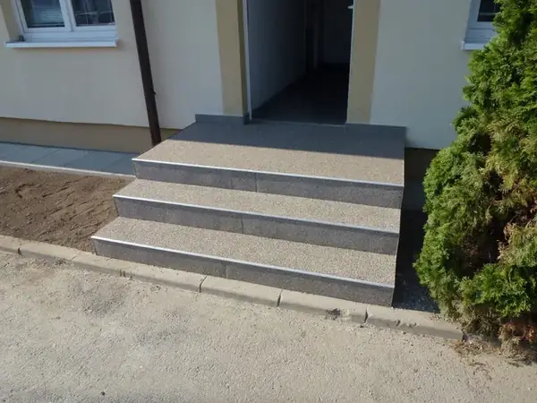 Realizace zateplení fasády admin.budovy Kladno — fotografie 19