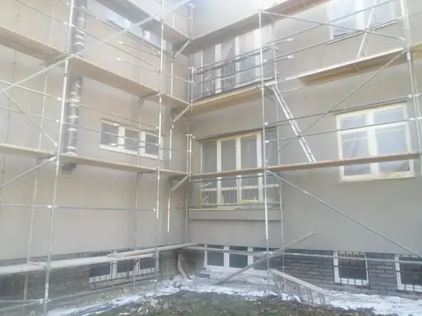 Rekonstrukce fasády Huťská Kladno — fotografie 8
