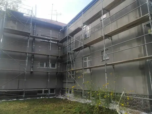 Rekonstrukce fasády Huťská Kladno — fotografie 11