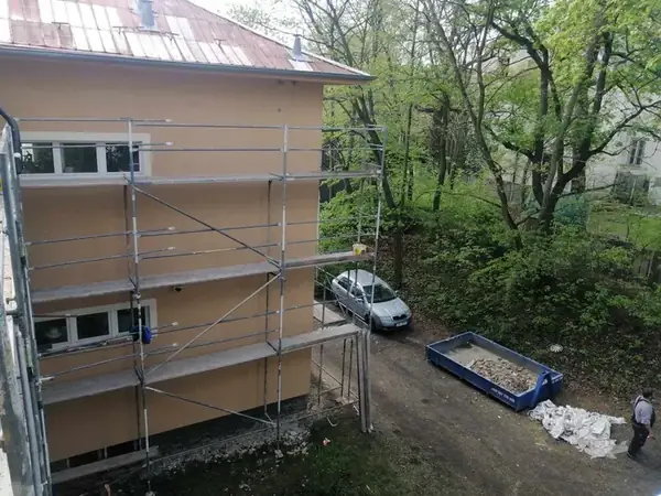 Rekonstrukce fasády Huťská Kladno — fotografie 12