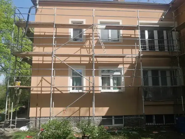Rekonstrukce fasády Huťská Kladno — fotografie 14