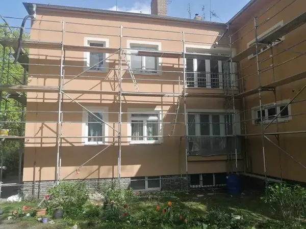 Rekonstrukce fasády Huťská Kladno — fotografie 15