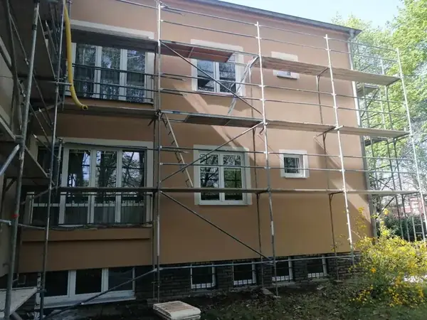 Rekonstrukce fasády Huťská Kladno — fotografie 21
