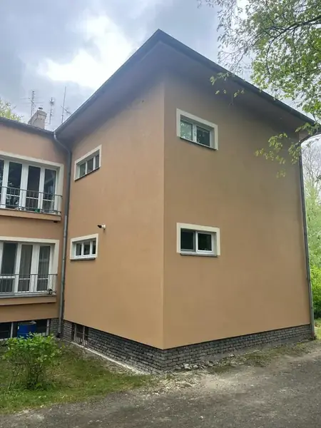 Rekonstrukce fasády Huťská Kladno — fotografie 24