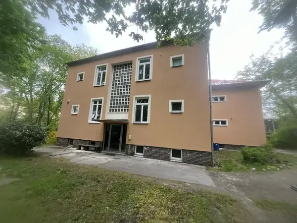 Rekonstrukce fasády Huťská Kladno — fotografie 25