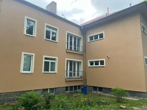 Rekonstrukce fasády Huťská Kladno — fotografie 26