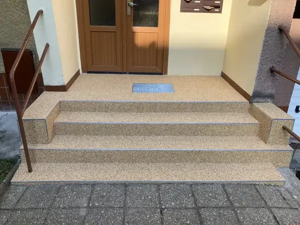 Rekonstrukce schodů v bytovém domě Unhošť — fotografie 2