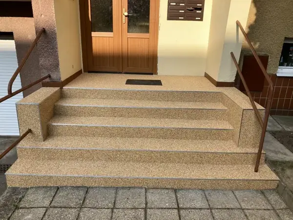 Rekonstrukce schodů v bytovém domě Unhošť — fotografie 3