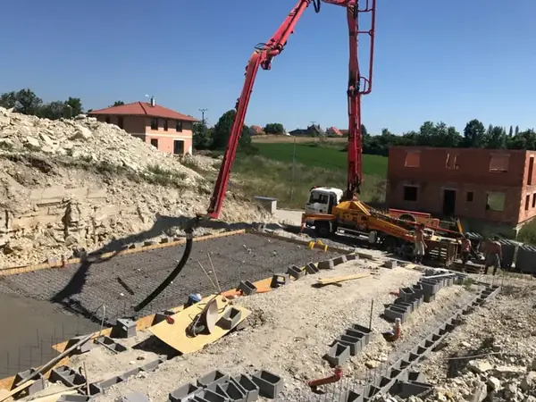 Hrubá stavba rodinného domu - Vinařice — fotografie 6