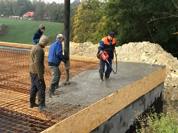 Hrubá stavba rodinného domu - Vinařice — fotografie 24