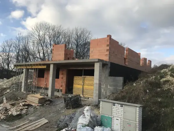 Hrubá stavba rodinného domu - Vinařice — fotografie 29