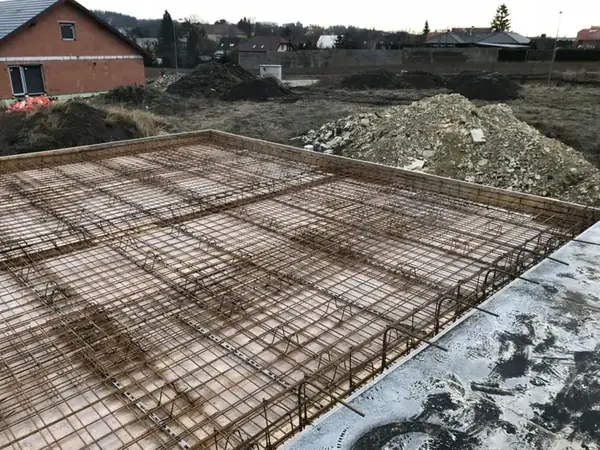 Hrubá stavba rodinného domu - Vinařice — fotografie 31