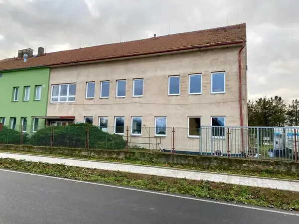 Zateplení budovy a kompletní rekonstrukce střechy ČZÚ Červený Újezd — fotografie 2